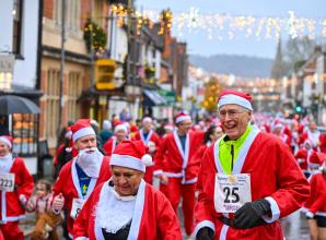 'Sea of red' descends on Marlow as thousands return for 20th Santa fun run