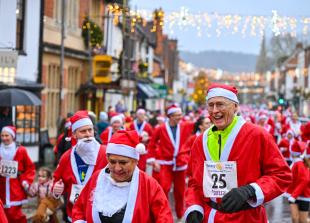 'Sea of red' descends on Marlow as thousands return for 20th Santa fun run