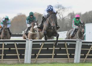 Listentoyourheart snatches New Year's Day victory as jump racing returns to Windsor