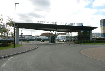 Pinewood Studios to host outdoor screening of La La Land