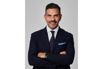 Car manufacturing billionaire dies during Windsor club polo match Car manufacturing billionaire dies during Windsor club polo match