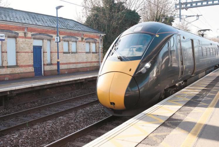 Rail season ticket holders can claim for delayed train