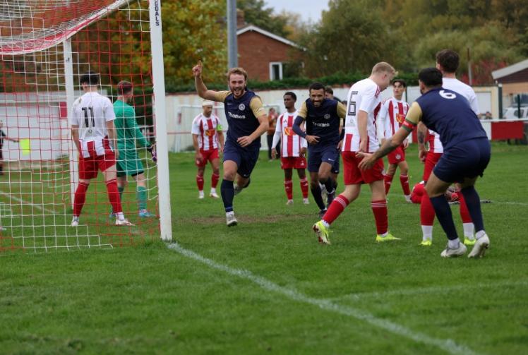 Windsor & Eton hit the summit with first-half blitz while Flackwell Heath falter