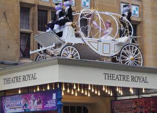 Showstopping &pound;20,000 workable fairy-tale carriage up for auction