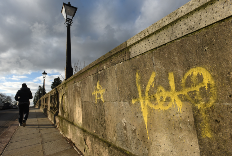 RBWM to tackle unsightly graffiti on 250-year-old Maidenhead Bridge